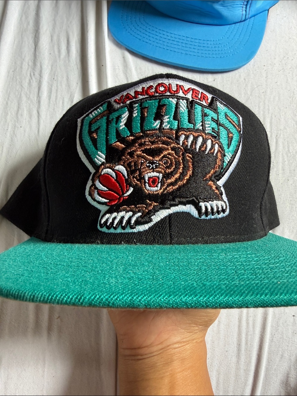 Vancouver Grizzlies Vintage Snapback Hat - Black & Teal